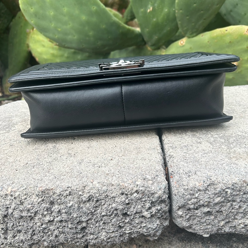 Chanel Chevron Boy Bag - Picture 5 of 13